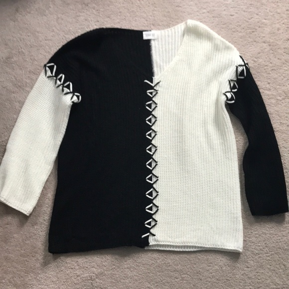 NWOT Color block lace up sweater - Picture 1 of 3